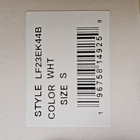 Peter millar women's NWT long sleeve golf shirt. White with out line flowers. - Picture 10 of 11